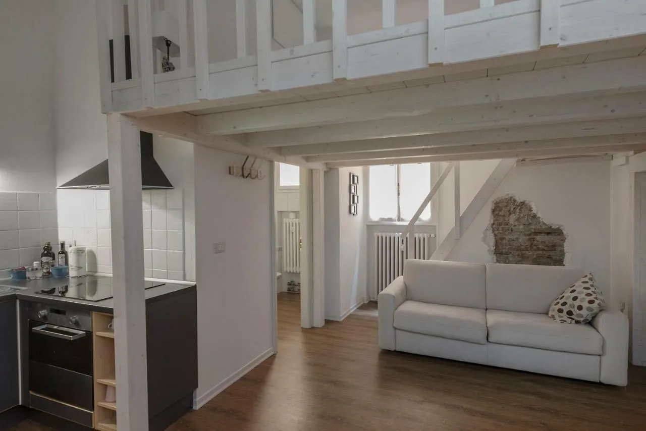 New Loft In The Heart Of Bologna 2 contacts